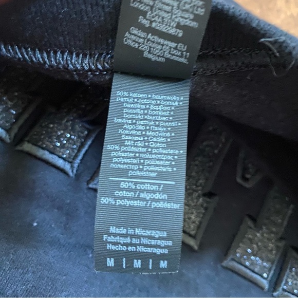 Women’s Gildan Heavy Blend Embroidered MAMA Black Crew Sweatshirt Size Medium - Picture 4 of 4